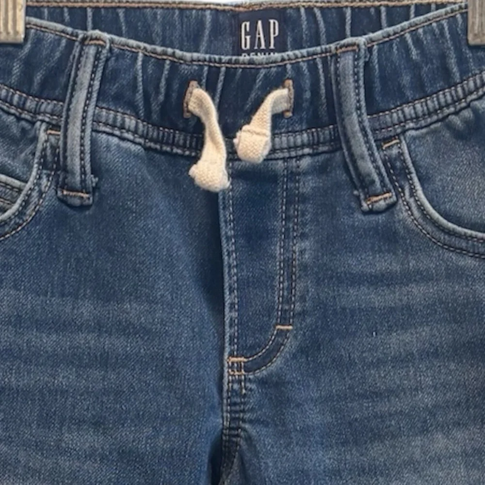 GAP Denim Stretch Slim Pull-On Faux Distressed Jeans | Size 6-7 Small